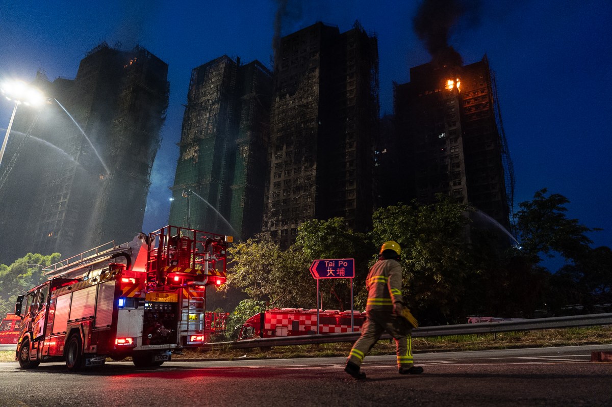 Aumenta a 75 la cifra de muertos tras incendio en Hong Kong