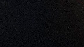 El receptor abierto de los Green Bay Packers, Romeo Doubs (87), calienta antes de un partido de fútbol americano de la NFL contra los Detroit Lions en Detroit, el jueves 27 de noviembre de 2025.