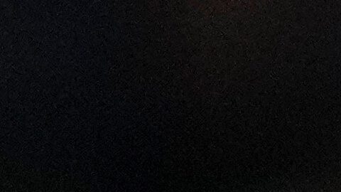 El receptor abierto de los Green Bay Packers, Romeo Doubs (87), calienta antes de un partido de fútbol americano de la NFL contra los Detroit Lions en Detroit, el jueves 27 de noviembre de 2025.