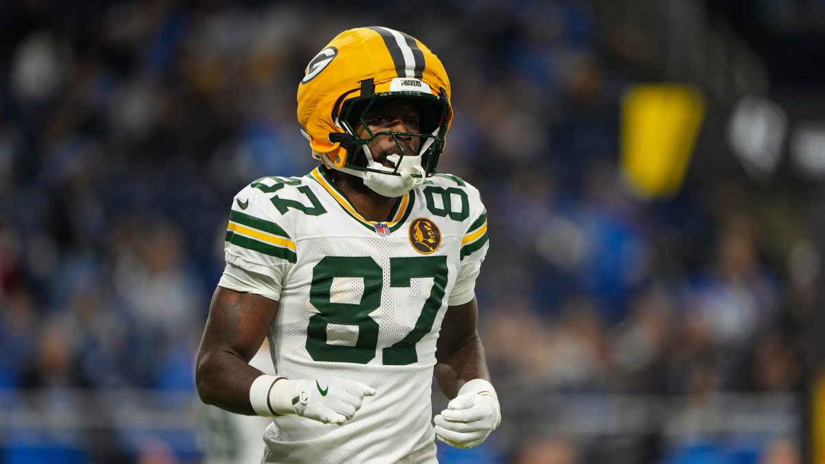 El casco “gigante” de Romeo Doubs que dio de qué hablar en el Thanksgiving Game de la NFL (Video)