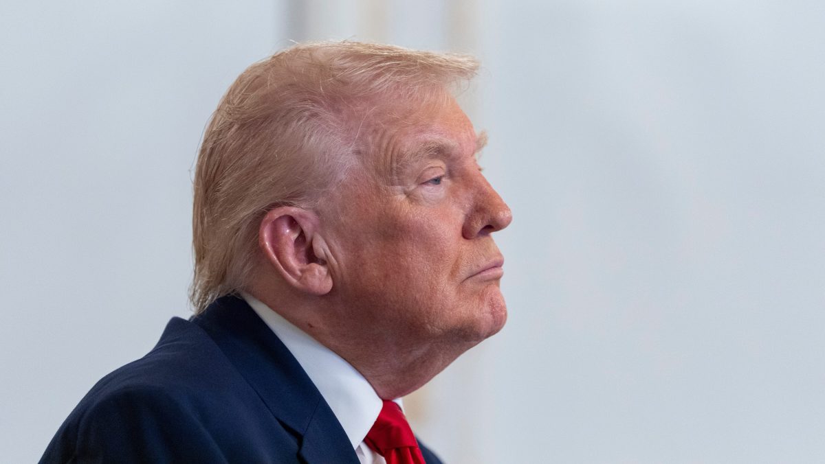 Legislador republicano de Indiana promete oponerse a los deseos de Trump tras insulto contra Tim Walz