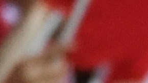 Los aficionados ondean banderas turcas antes del partido de fútbol del Grupo D de la Eurocopa 2016 entre la República Checa y Turquía en el estadio Bollaert de Lens, Francia, el martes 21 de junio de 2016.