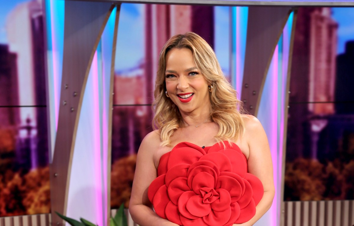 'La tomó de sorpresa': Adamari López habla del divorcio de su comadre Angélica Vale