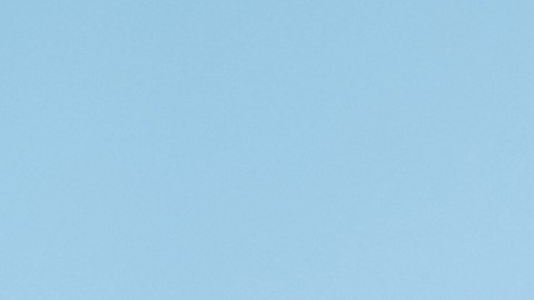 El experto en longevidad doctor La Rosa explica lo que ocurre en el cuerpo cuando se toma medio litro de agua de un solo golpe.