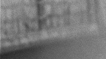 El brasileño Emerson Fittipaldi en su LOTUS-JPS Ford No. 8, seguido por el italiano Andrea de Adamich.