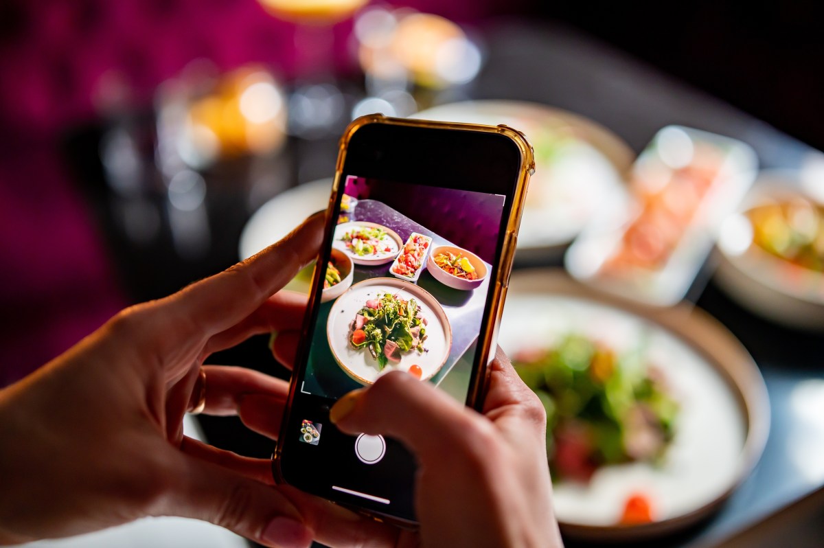 Arrestan a “influencer” por no pagar cenas en varios restaurantes de lujo de NYC