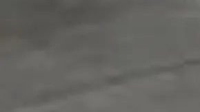 Ninguna de las agresiones mencionadas resultaron en un cargo por delito grave, lo que habría mantenido a Caines bajo custodia.