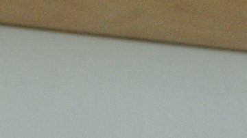 Victor Conte, fundador de BALCO, muestra uno de sus suplementos nutricionales en su oficina de Burlingame, California.