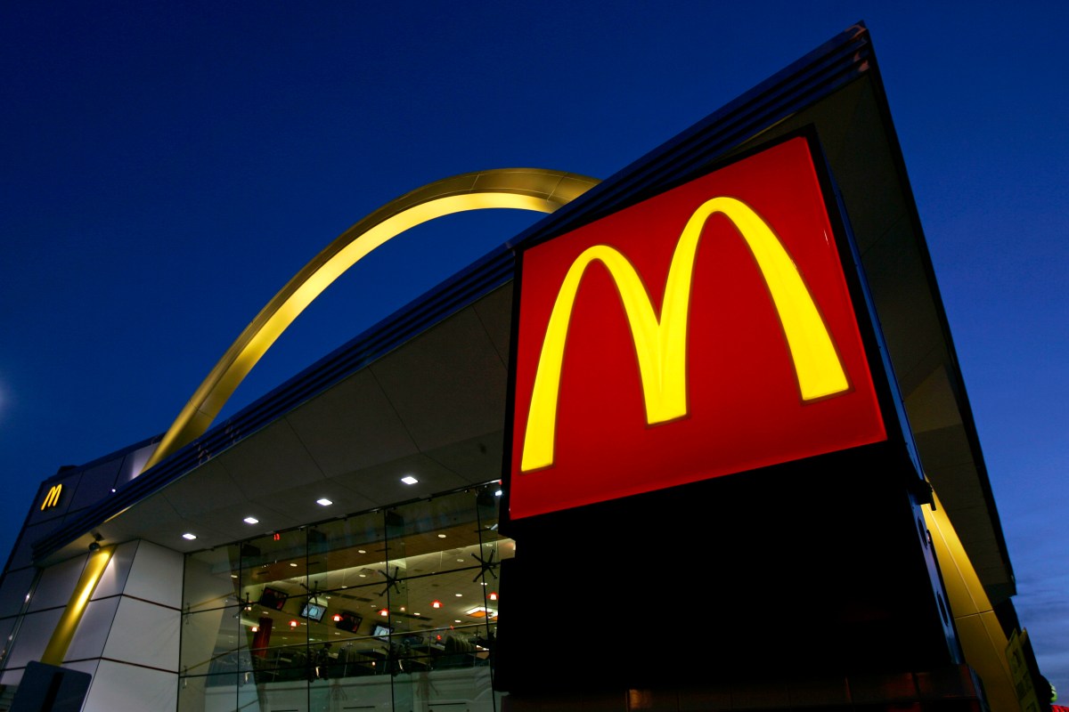 Cliente arroja café hirviendo a gerente de McDonald’s en Michigan