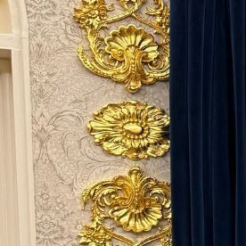Donald Trump (d) posando con el jugador de fútbol, ​​Cristiano Ronaldo en la Casa Blanca.