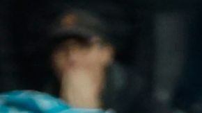 El jugador del Miami Dolphins Jack Jones celebra como Cristiano Ronaldo.