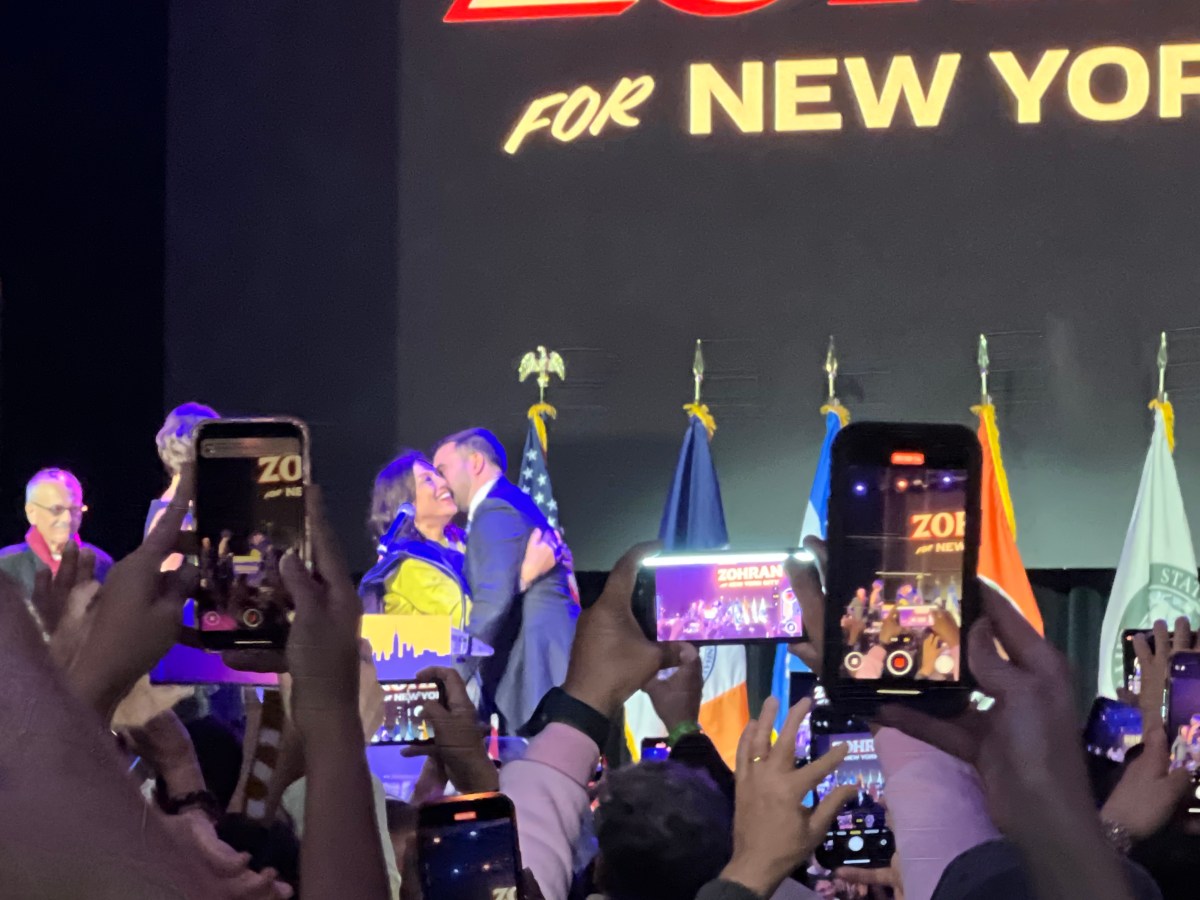 Tras histórica victoria Zohran Mamdani empieza a trabajar de cara a la Alcaldía y agradece a latinos