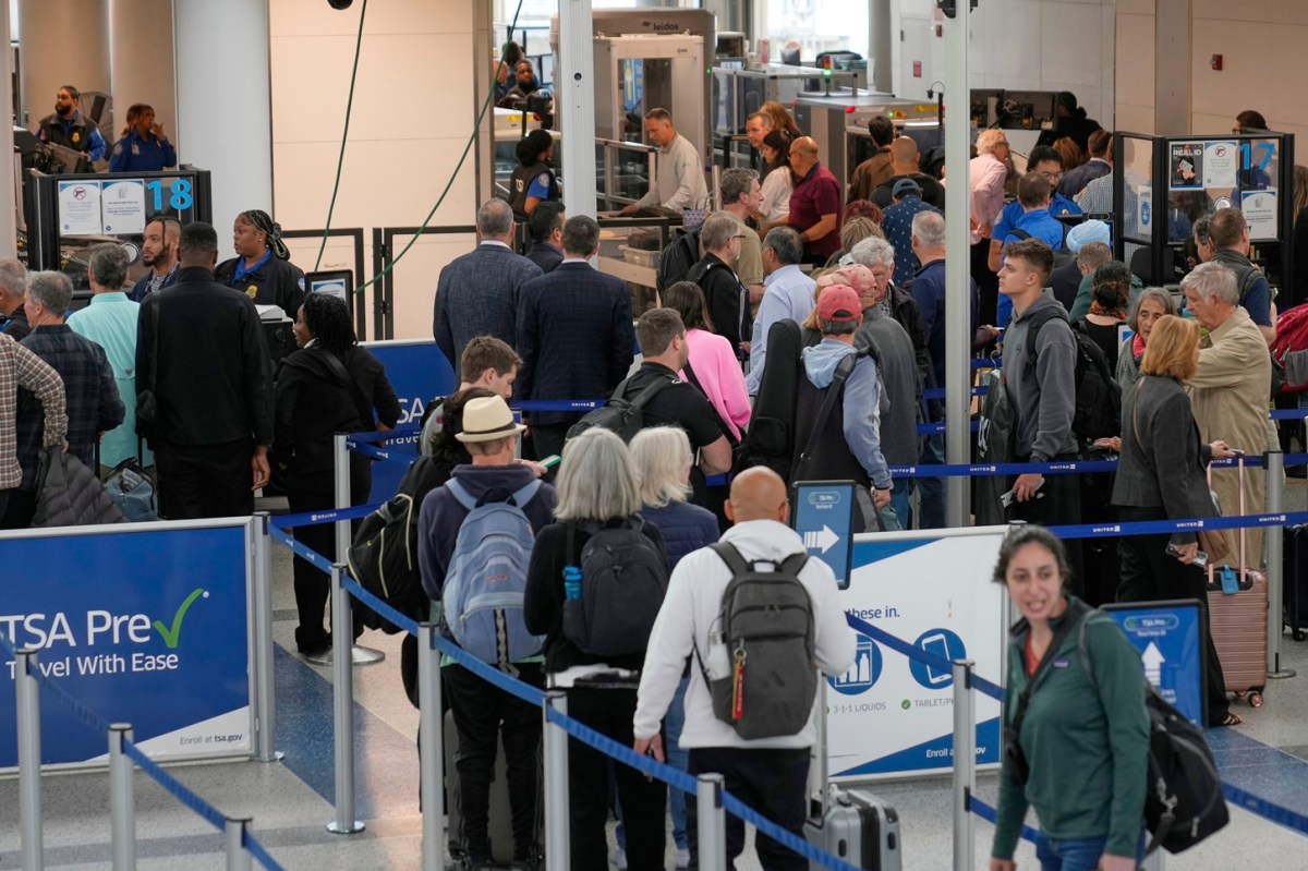 Caos en aeropuertos de EE. UU.: 276 vuelos cancelados y miles de pasajeros afectados