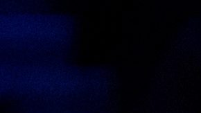 Joel Embiid, pívot de los 76ers de Filadelfia, reacciona después de una canasta.