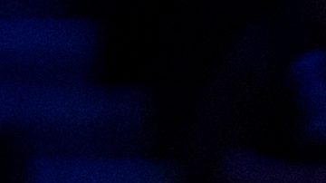 Joel Embiid, pívot de los 76ers de Filadelfia, reacciona después de una canasta.