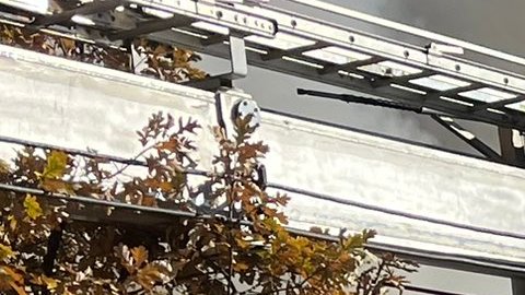 Las autoridades se encuentran tras las pesquisas del incendio.