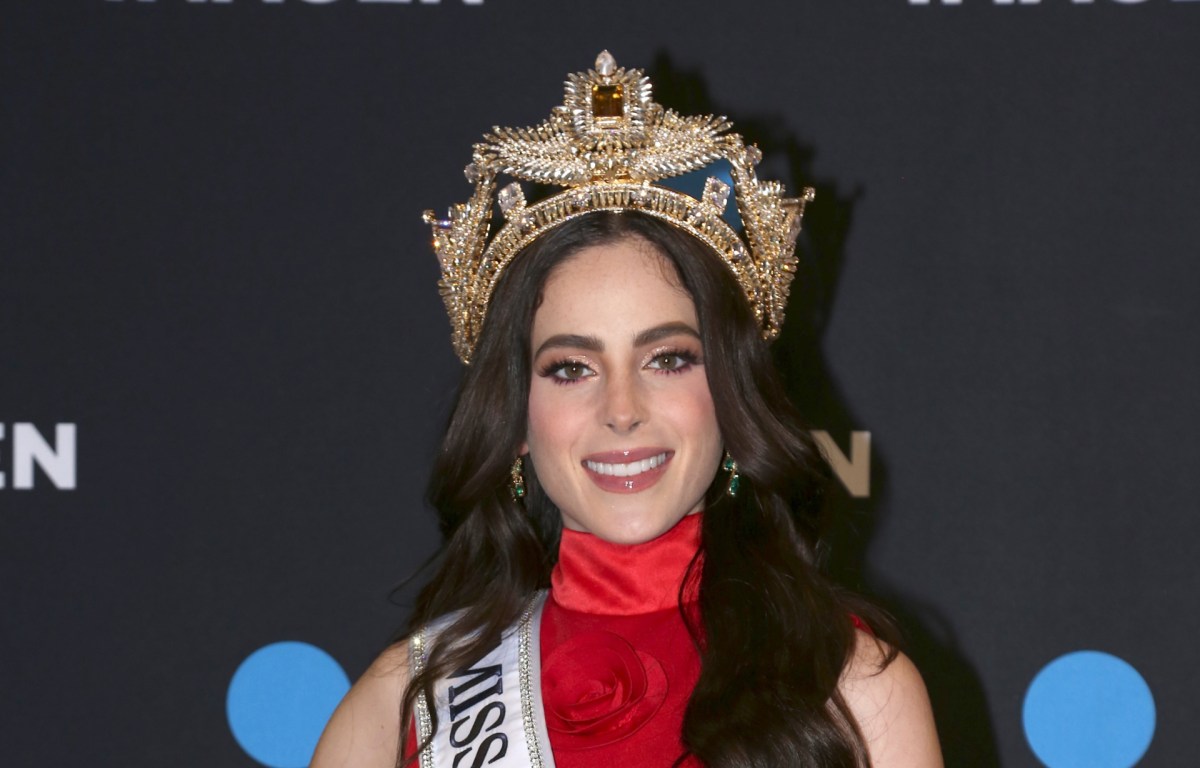 Fátima Bosch, Miss Universe México, cuenta a Telemundo algunas cosas curiosas de su vida