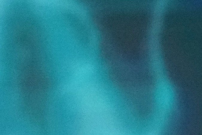 Fátima Bosch deslumbró en Tailandia con un traje de baño blanco.