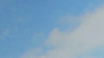 Ferdinando Valencia con su pareja e hijo.