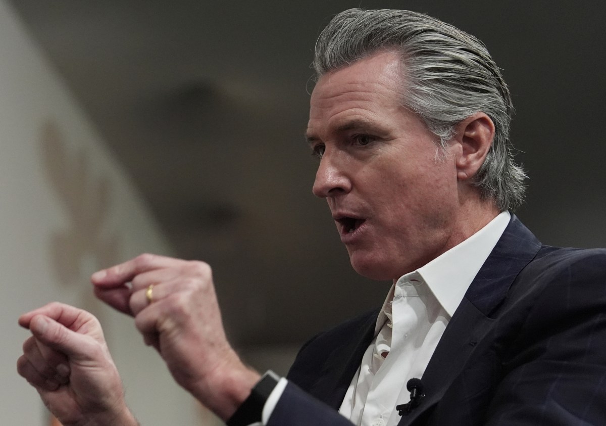 Gavin Newsom arremete contra demócratas que apoyaron el fin del cierre de gobierno: “Es una rendición ante Trump”