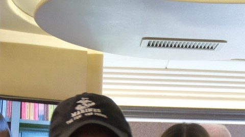 El senador Rubén Gallego al lado de Mikie Sherrill, candidata demócrata en Nueva Jersey.