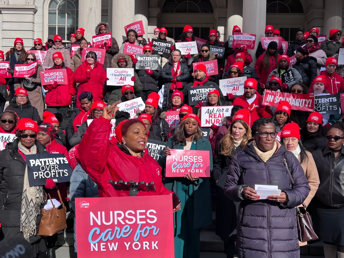 Enfermeras de NY denuncian falta de inversión en seguridad hospitalaria para personal y pacientes