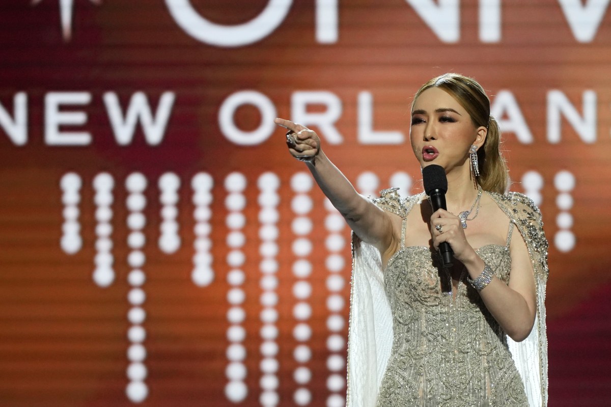 Emiten orden de arresto contra Anne Jakrajutatip, copropietaria de Miss Universo