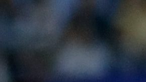 Juanfran Torres, del Atlético de Madrid (izquierda), bloquea a Gareth Bale, del Real Madrid.