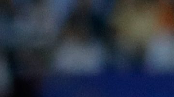 Juanfran Torres, del Atlético de Madrid (izquierda), bloquea a Gareth Bale, del Real Madrid.