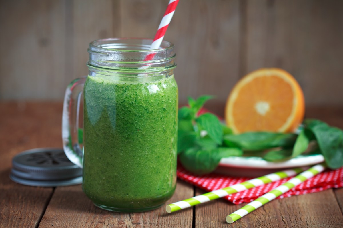 Dúo dinámico: Licuado de espinaca y naranja para impulsar energía y salud digestiva