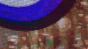 Julión Álvarez pisa celular de fan en pleno concierto