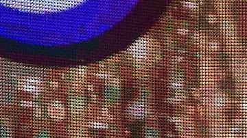 Julión Álvarez pisa celular de fan en pleno concierto