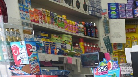 La USDA establece que los negocios que aceptan el programa SNAP no pueden ofrecer condiciones diferenciadas a un pequeño grupo de personas.