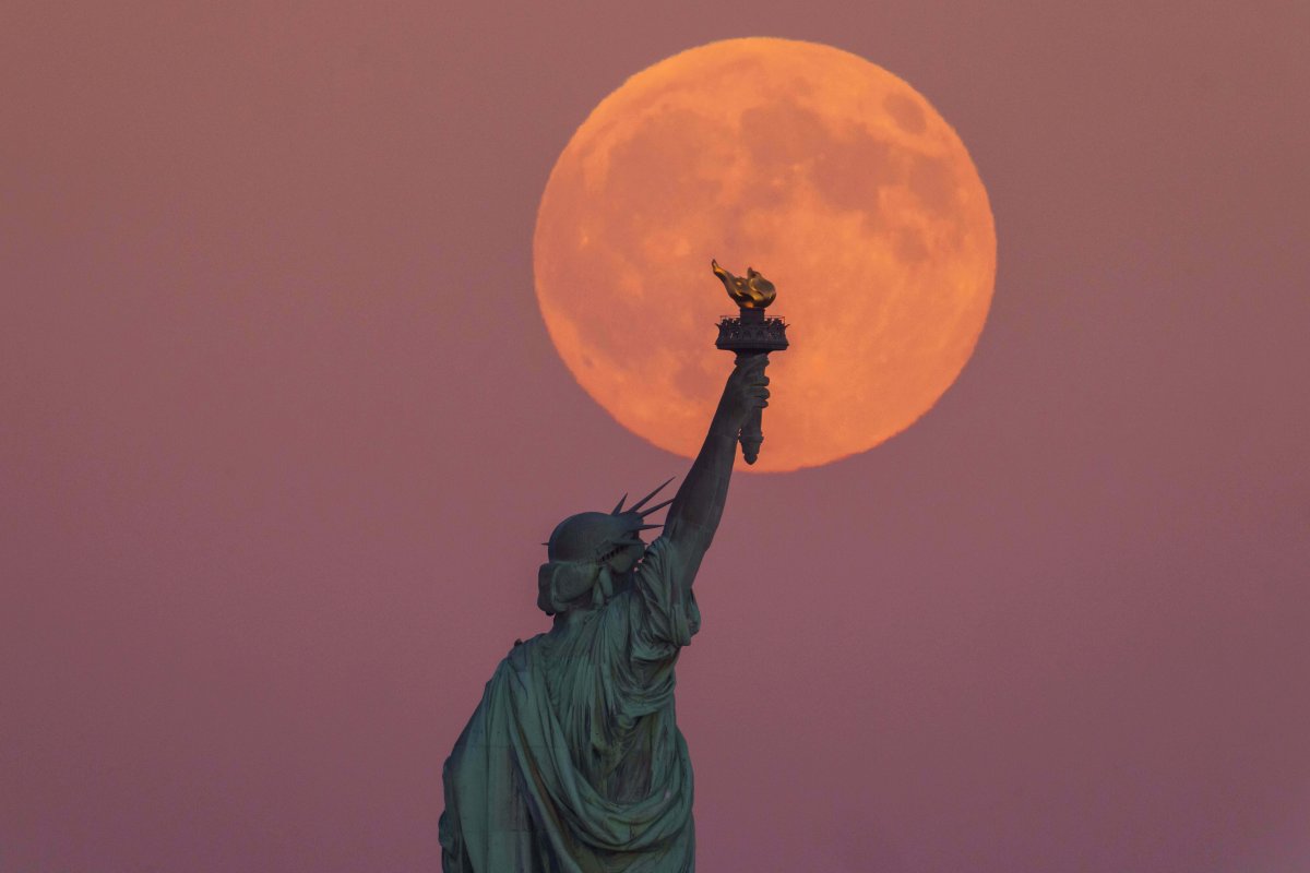 La superluna más brillante del año iluminará el cielo en noviembre, junto a lluvias de meteoros