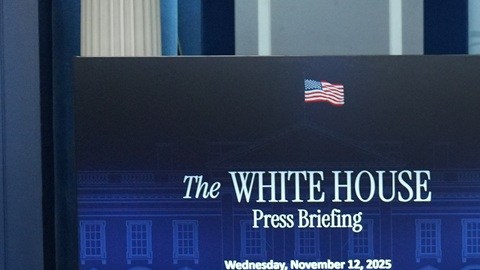 La vocera de la Casa Blaca, Karoline Leavitt, reiteró que el gobierno está buscando el mecanismo para entregar el dividendo arancelario de $2,000 a la población.