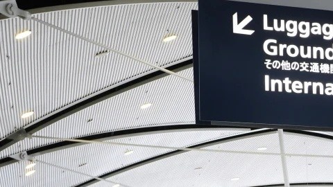 Las autoridades estiman una afluencia récord de viajeros por tierra y aire para la semana de Acción de Gracias.