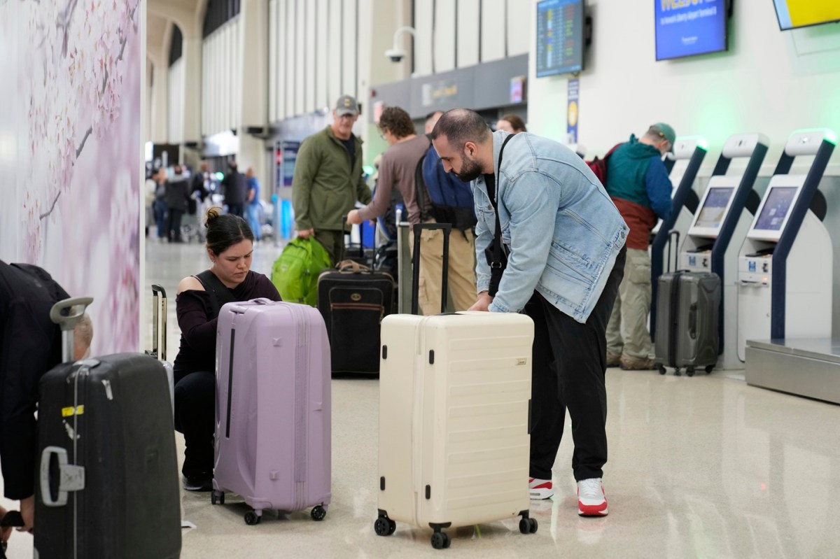 Aeroportuarios en crisis: Newark y otros sufren horas de espera y cancelaciones masivas