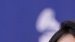 El color negro predominó en la alfombra roja del Latin Grammy 2025.