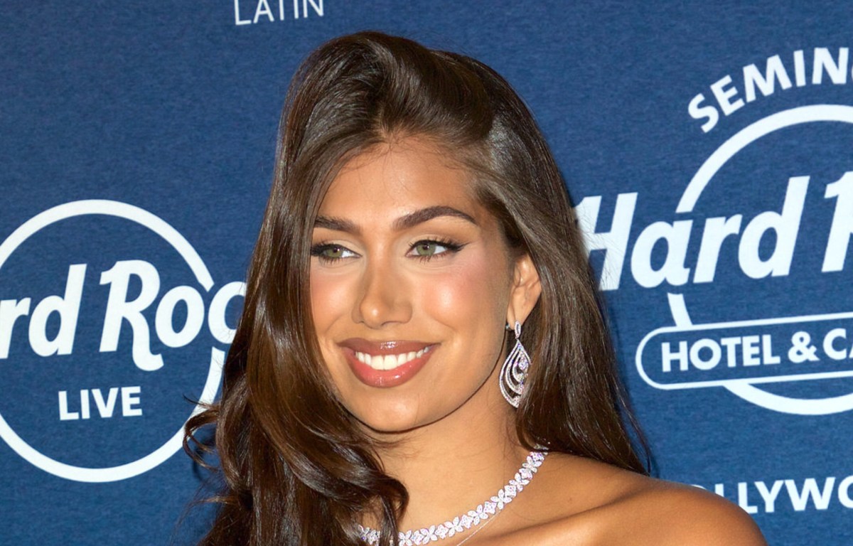 Lina Luaces en su primer defile en traje de baño en el Miss Universe 2025