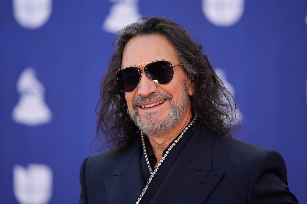 Marco Antonio Solís le reclama a Bad Bunny no haberlo invitado a su residencia en Puerto Rico