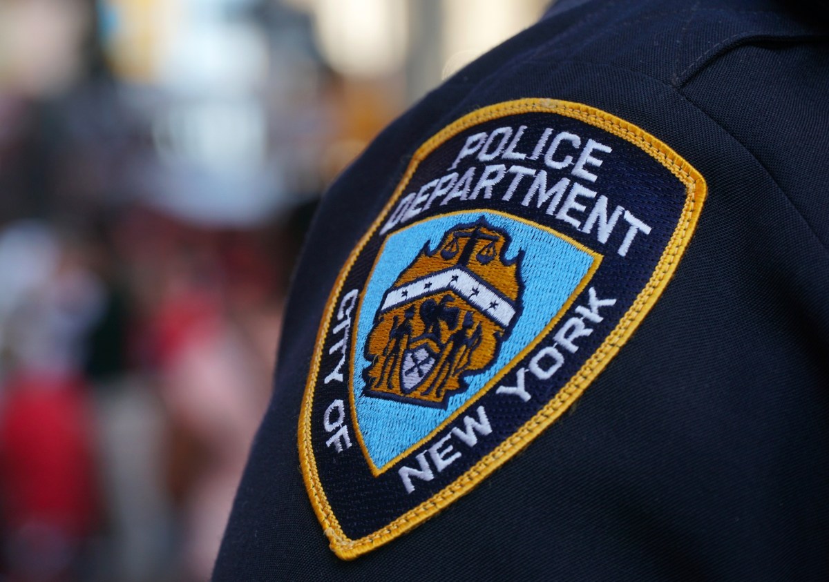 Policía del NYPD recibe disparo en la cara en una emboscada en Brooklyn y mata al tirador