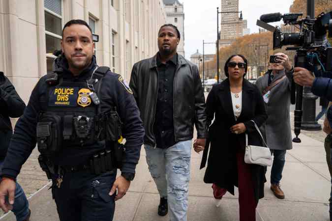 Luis Ortiz, jugador de los Cleveland Guardians, llega al tribunal federal de Brooklyn, Nueva York, el miércoles 12 de noviembre de 2025. (Foto AP/Yuki Iwamura)