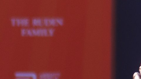 Hellen Obiri cruza la meta y se alza con el primer puesto en la categoría femenina profesional abierta del Maratón de la Ciudad de Nueva York TCS 2025.