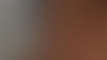 Justin Aguino, de 30 años, tiene orden de arresto desde el año pasado.