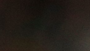 Oscar, del Chelsea, sigue con la mirada el balón durante el partido de ida de los cuartos de final de la Liga de Campeones.