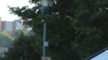 La trata de personas implica el uso de la fuerza, fraude o coerción a cambio de trabajo, servicios o un acto sexual comercial.