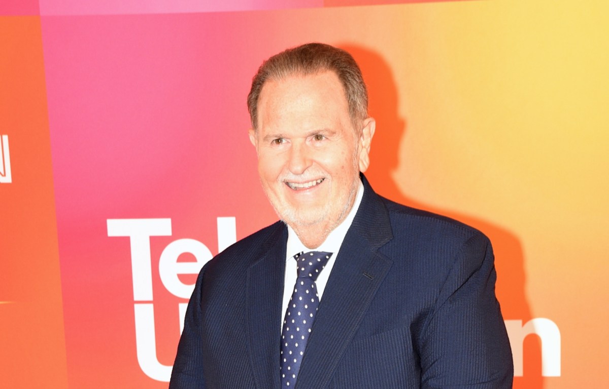 Hija de Raúl de Molina roba miradas en la alfombra roja de los Latin Grammy