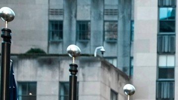 Llega el árbol de Navidad del Rockefeller Center y comienza la temporada navideña en Nueva York
