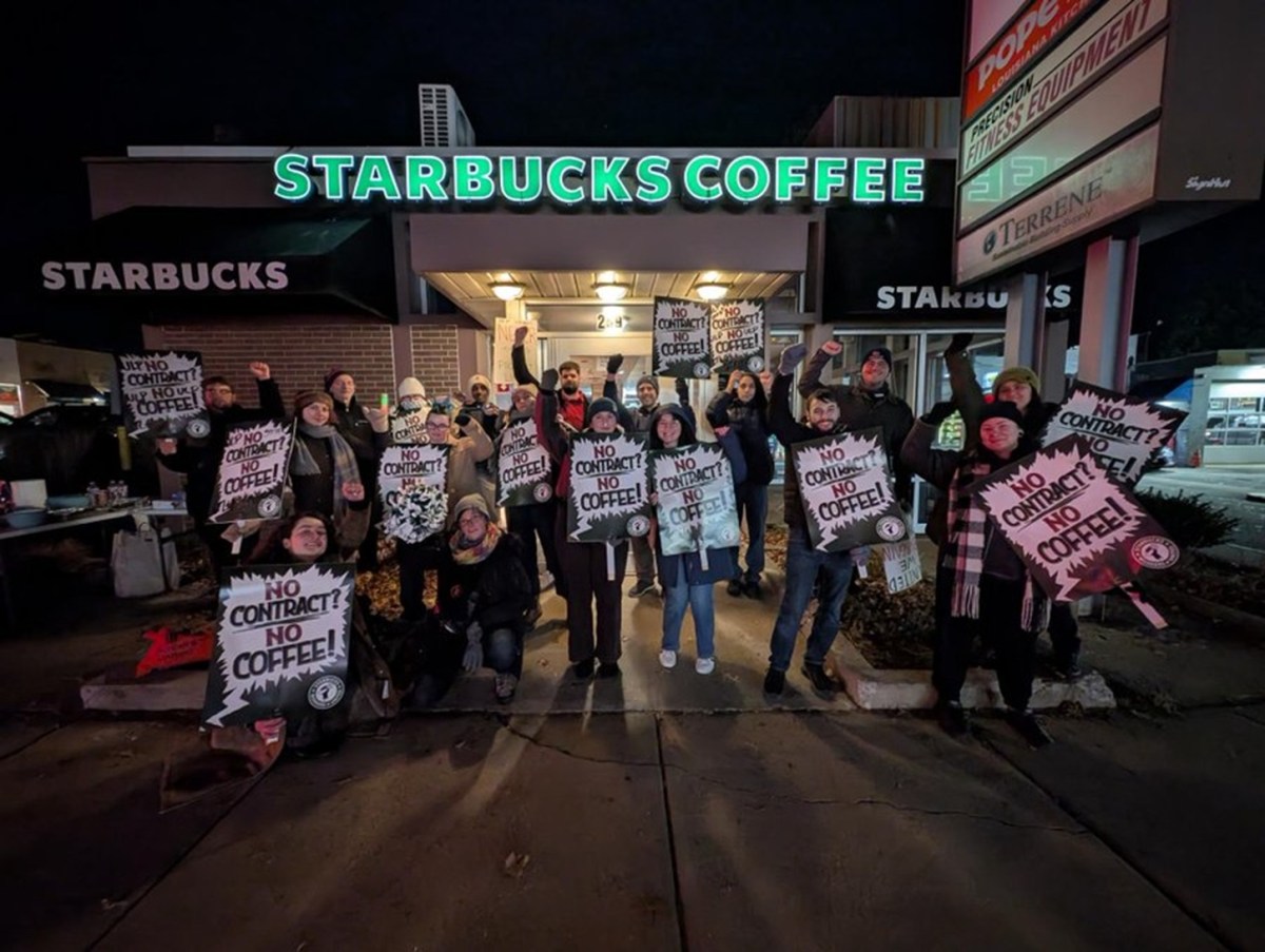 Starbucks en riesgo de extender su huelga; 550 tiendas amenazan con unirse al paro en 40 ciudades