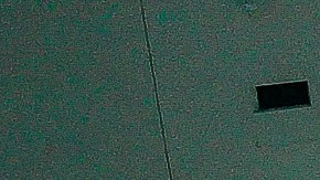 Vista aérea de UNICO 20°105° en la Riviera Nayarit, con la alberca central, jardines, terrazas y la playa al fondo durante un día soleado.